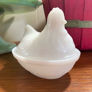 Vintage Hazel Atlas Hen on Nest